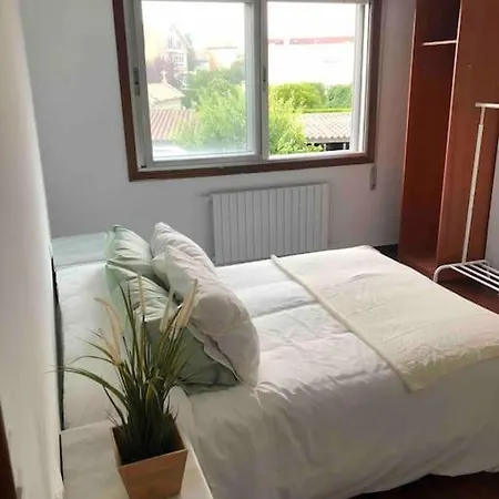 Vivienda amplia y luminosa a escasos metros de la playa de Cangas. Exterior foto