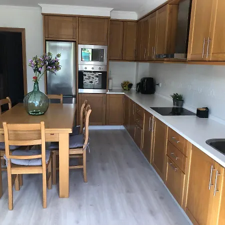 Vivienda amplia y luminosa a escasos metros de la playa de Cangas. Exterior foto