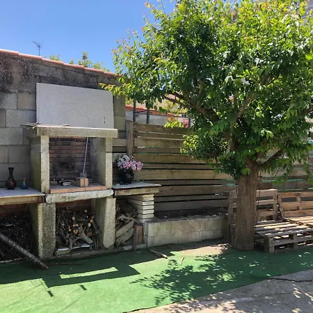 Vivienda amplia y luminosa a escasos metros de la playa de Cangas. Exterior foto