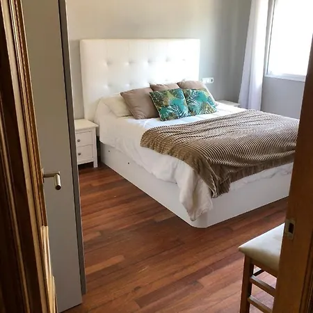 Vivienda amplia y luminosa a escasos metros de la playa de Cangas. Exterior foto