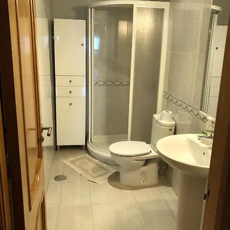 Vivienda amplia y luminosa a escasos metros de la playa de Cangas. Exterior foto