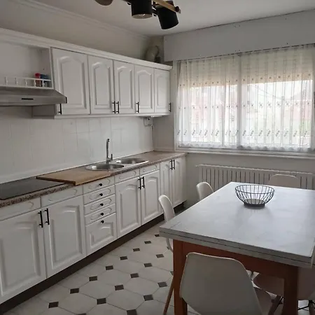Vivienda amplia y luminosa a escasos metros de la playa de Cangas. Exterior foto