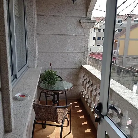 Vivienda amplia y luminosa a escasos metros de la playa de Cangas. Exterior foto
