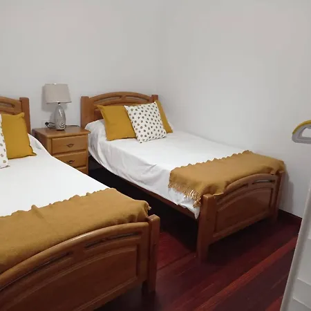 Vivienda amplia y luminosa a escasos metros de la playa de Cangas. Exterior foto