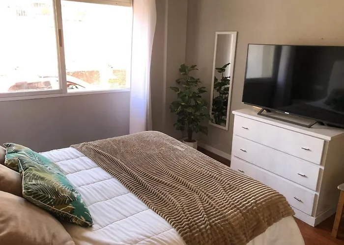 Vivienda Amplia Y Luminosa A Escasos Metros De La Playa De Cangas.