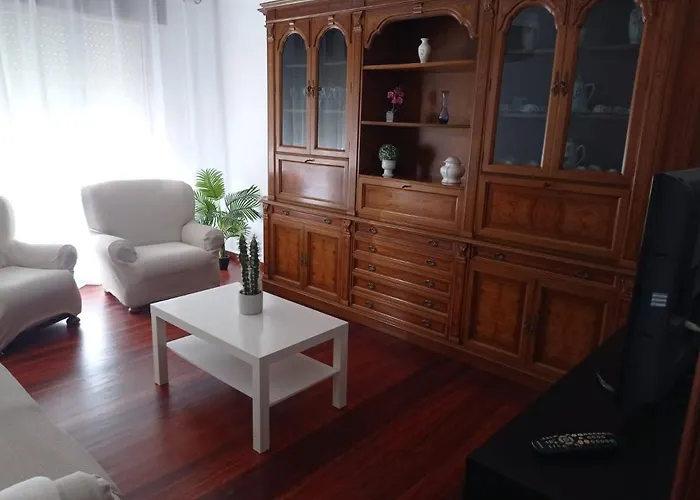 Vivienda Amplia Y Luminosa A Escasos Metros De La Playa De Cangas.
