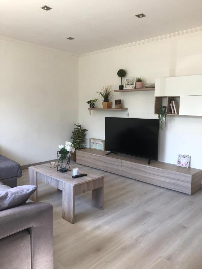 Vivienda Amplia Y Luminosa A Escasos Metros De La Playa De Cangas. Appartement *